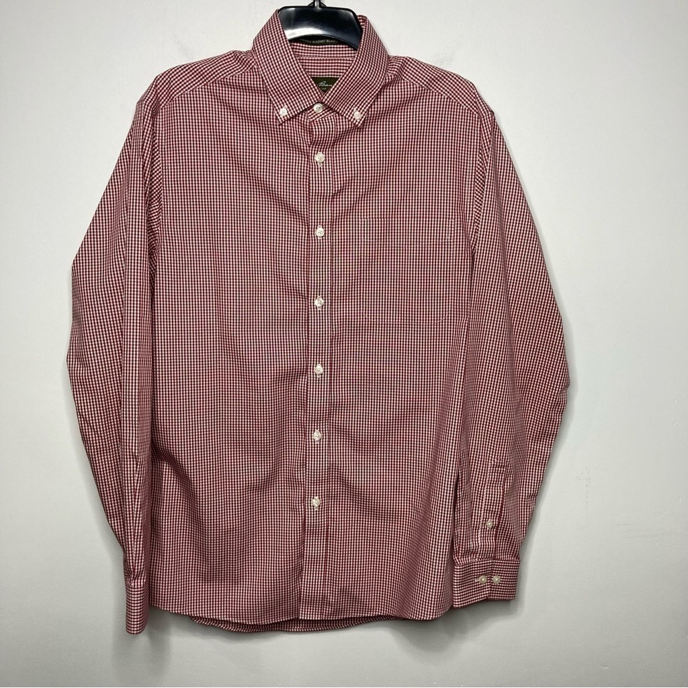 Eddie Bauer wrinkle resistant relaxed fit button down shirt size medium